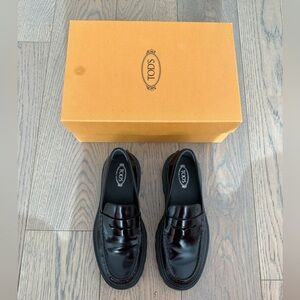 Tod's Gomma Leather Loafer sz 37